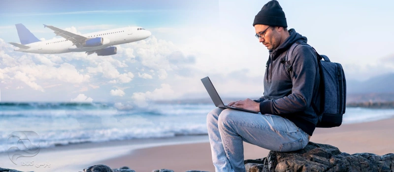یک فرد دیجیتال نومد (دورکار) در حال کار کنار دریا