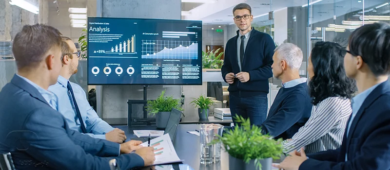 یک مدیر مالی در شرکتی در کانادا