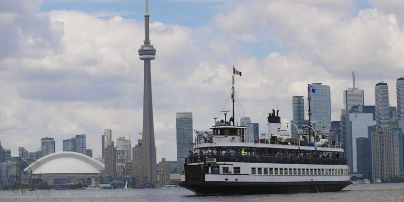 قایق در شهر تورنتو