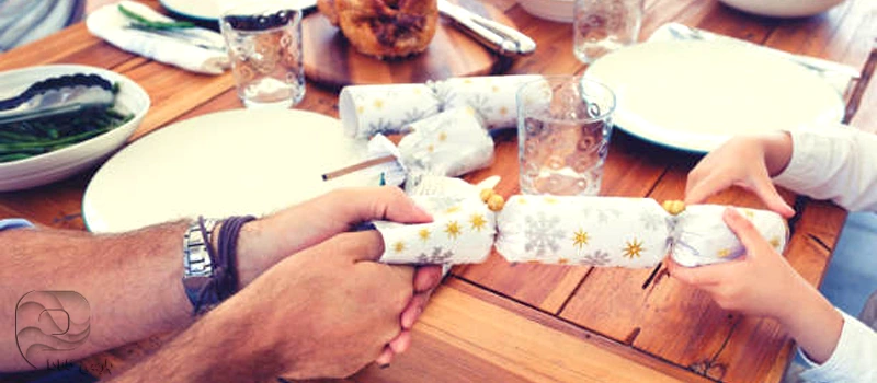 یک نمونه از Christmas crackers در روز کریسمس