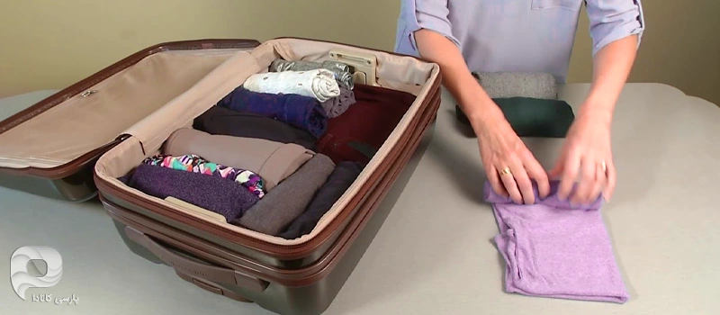بستن چمدان برای مهاجرت با روش رول کردن