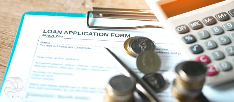 فرم درخواست وام کسب‌وکار کوچک روی میز