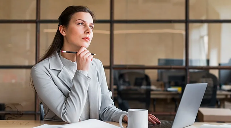 دانشجویی در حال مطالعه برای توجیه گپ تحصیلی