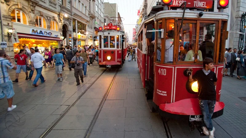 خیابان استقلال در شهر استانبول