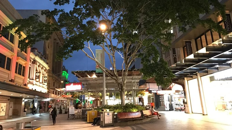 خیابان کوئین، کرویدون (Queen Street, Croydon)