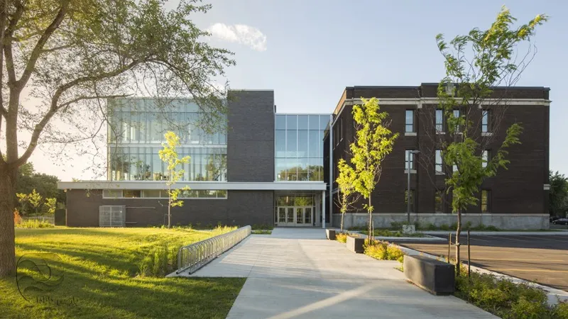 کالج سنلویی(Collège Saint-Louis)